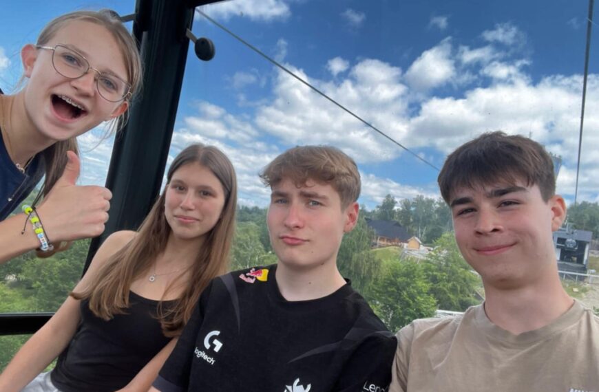 Skarby, widoki i wspomnienia – wycieczka klasy 1b w Bieszczady